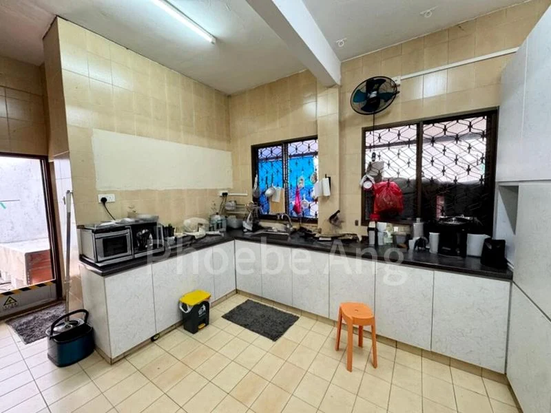 4 Bed Corner Terrace (Landed) for Sale in  Sennett Estate - Image 1