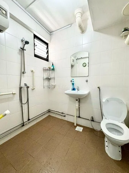 5 Room (5STD) HDB for Sale in  217 Lorong 8 Toa Payoh - Image 2