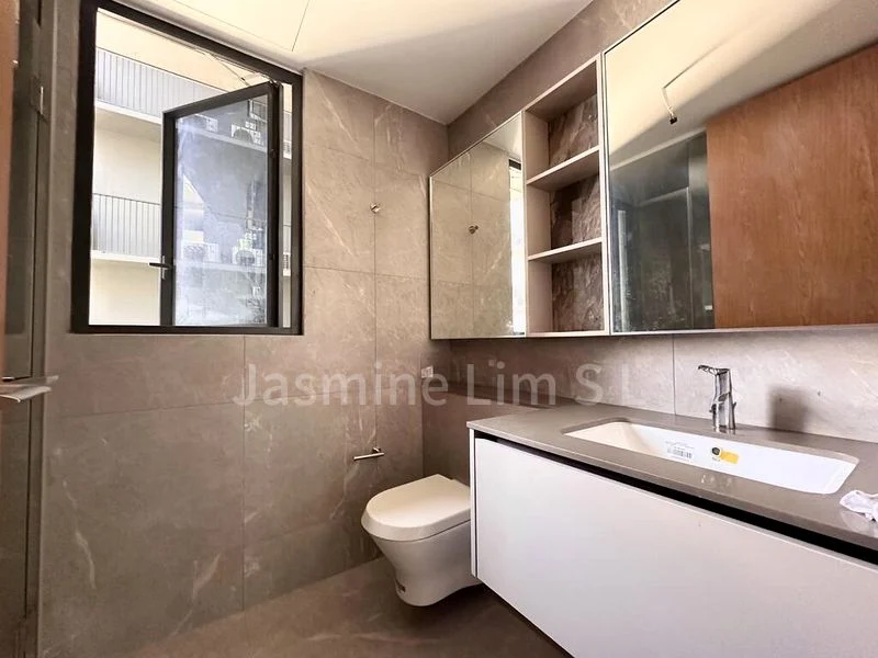 3 Bed Condo for Rent in  Penrose - Image 6