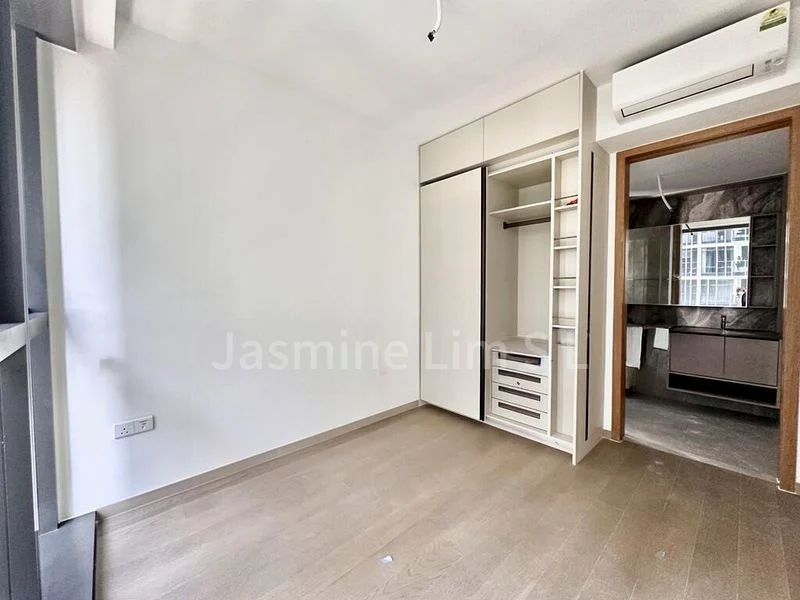 3 Bed Condo for Rent in  Penrose - Image 8