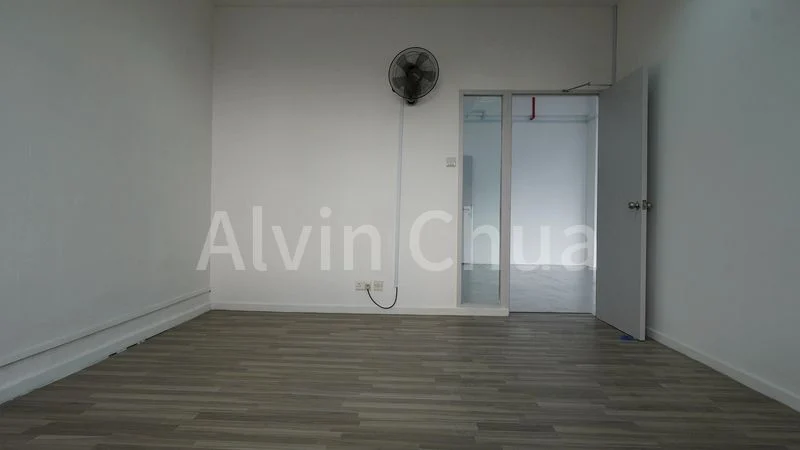 Light Industrial (B1) for Rent in Gold Pine Industrial Building - Image 6