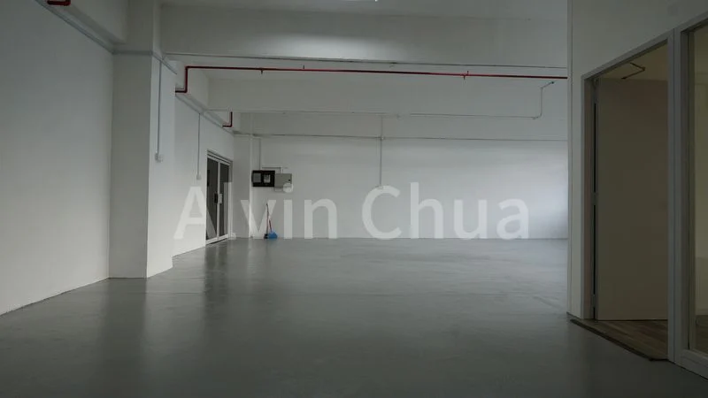 Light Industrial (B1) for Rent in Gold Pine Industrial Building - Image 4