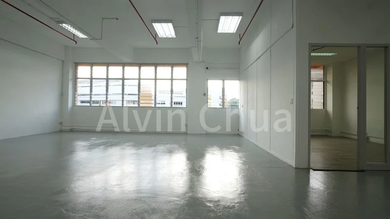 Light Industrial (B1) for Rent in Gold Pine Industrial Building - Image 3
