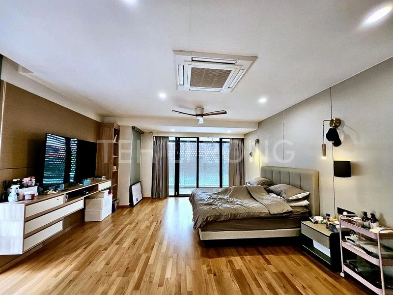 8 Bed Bungalow (Landed) for Sale in  Picardy Gardens - Image 6