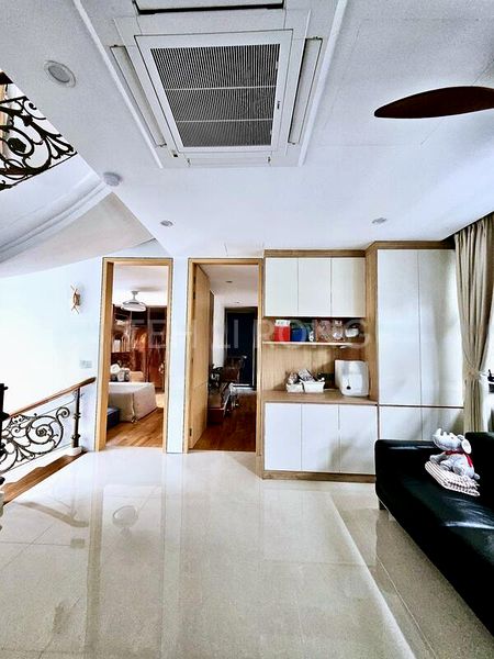 8 Bed Bungalow (Landed) for Sale in  Picardy Gardens - Image 1