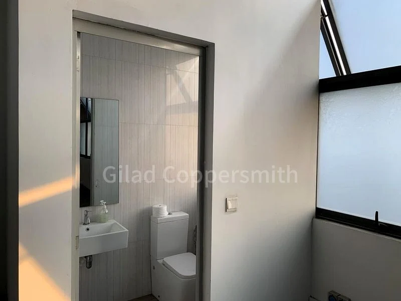 Light Industrial (B1) for Rent: Nordcom I - Image 2