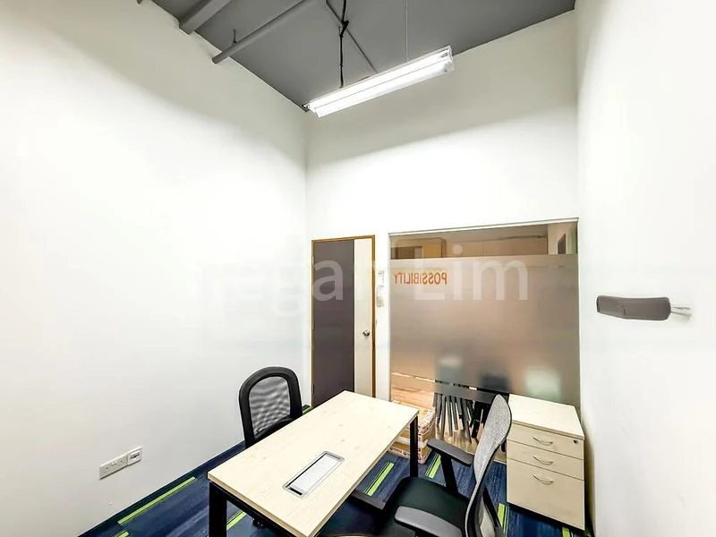 Office for Rent: Shared Cubicle Office Space - Image 6