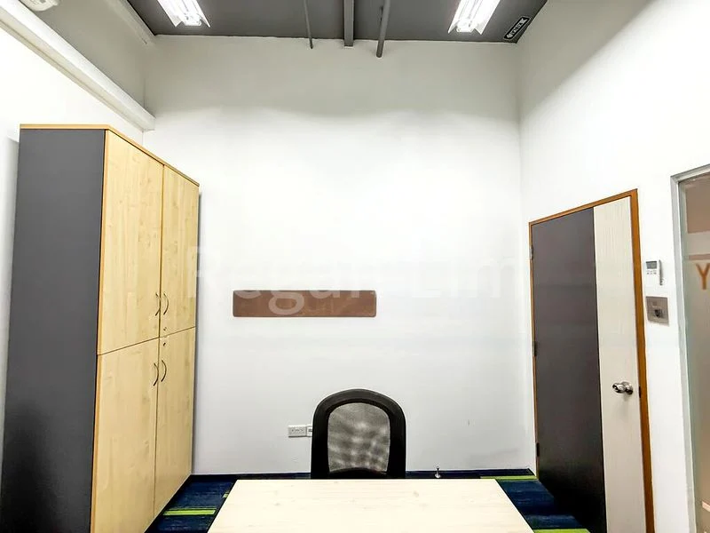 Office for Rent: Shared Cubicle Office Space - Image 7