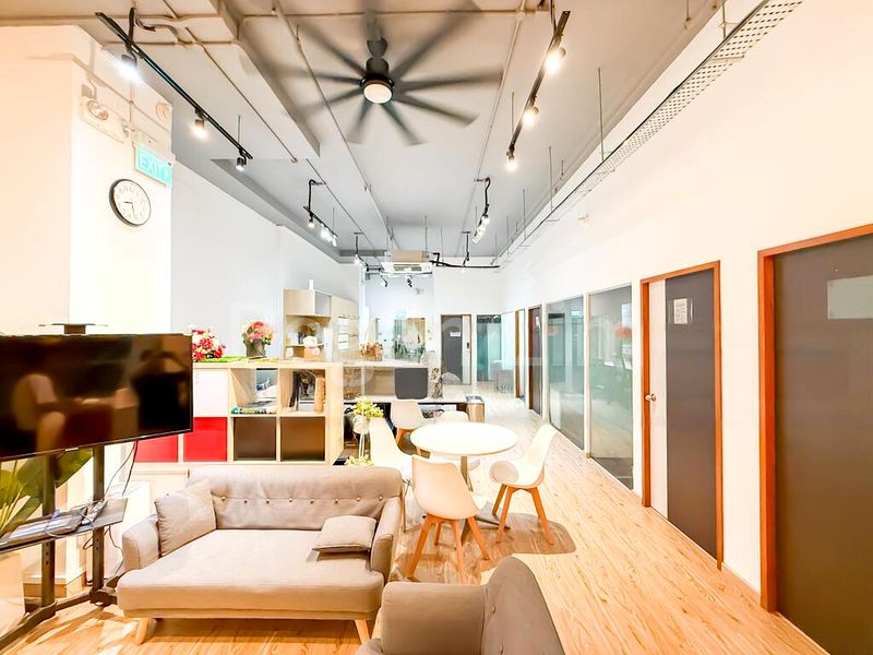 Office for Rent: Shared Cubicle Office Space - Image 8