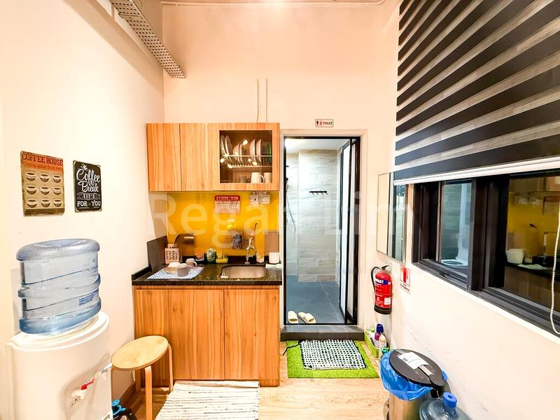 Office for Rent: Shared Cubicle Office Space - Image 3