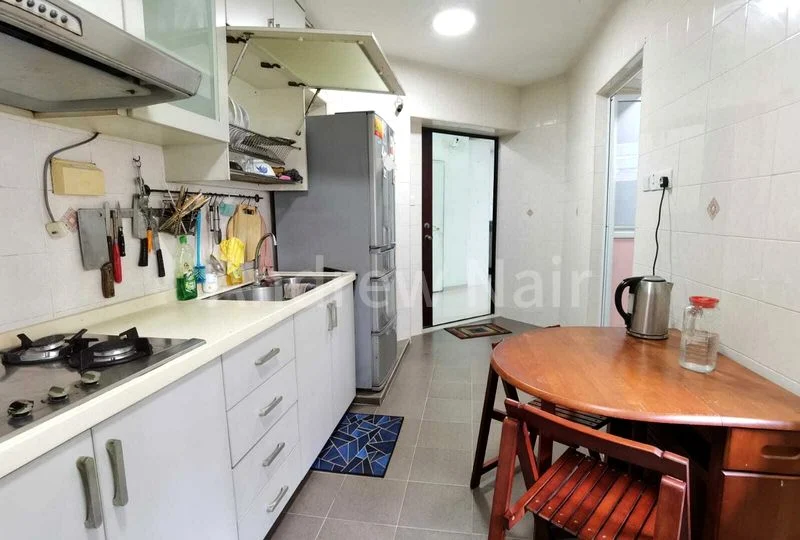 Executive HDB for Sale in 671B Jurong West Street 65 - Image 2