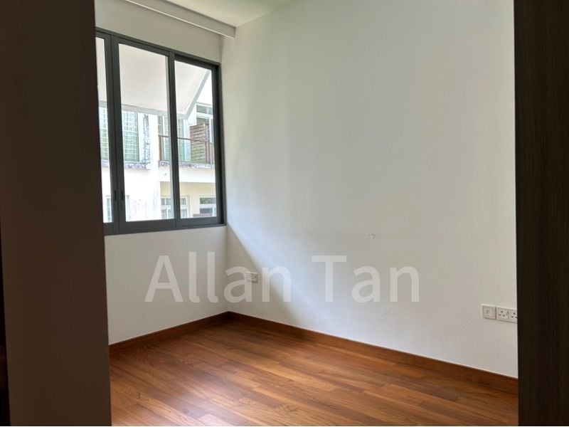 5 Bed Landed for Sale in  Greenwood Mews - Image 12