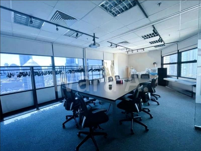 Office for Rent: Forum Galleria Shopping Centre - Image 2