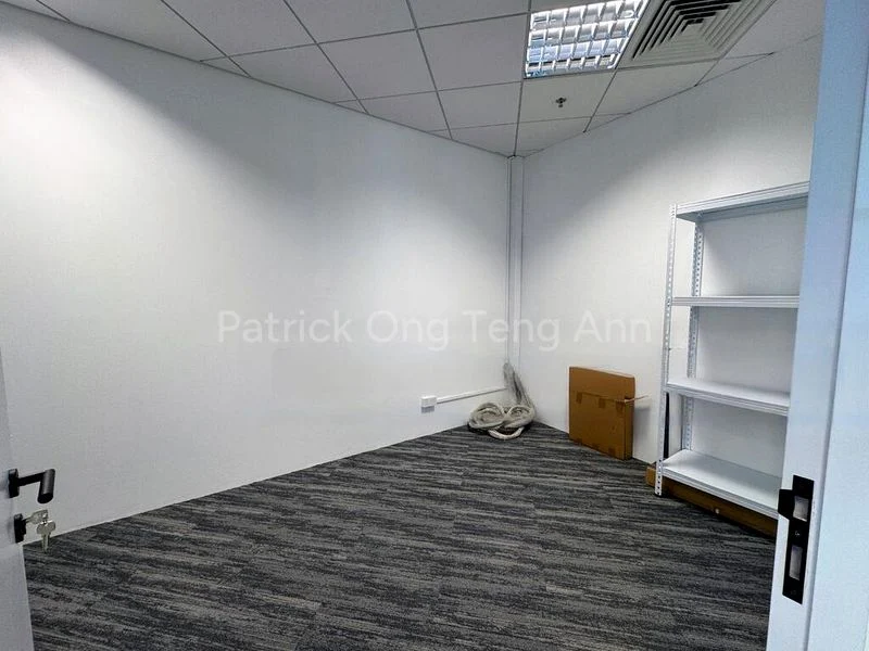 Plus Office for Rent: 2,500 sq ft on Main Street, Downtown Complex - Image 3