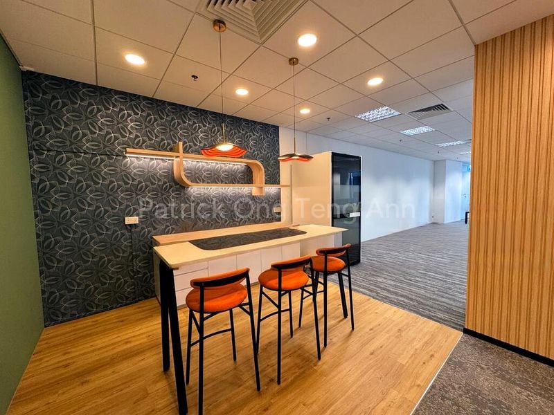 Plus Office for Rent: 2,500 sq ft on Main Street, Downtown Complex - Image 2