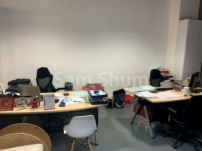 Light Industrial (B1) for Rent: Midview City - Image 5