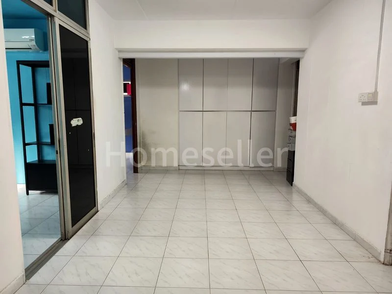 5 Room (5I) HDB for Sale in 413 Yishun Ring Road - Image 2