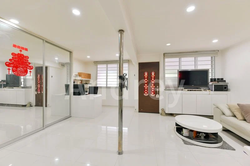 3 Room (3S) HDB for Sale in  110 Yishun Ring Road - Image 1