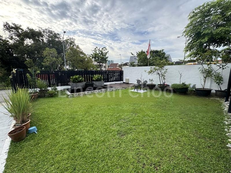 5 Bed Bungalow (Landed) for Sale in  Sommerville Road - Image 1