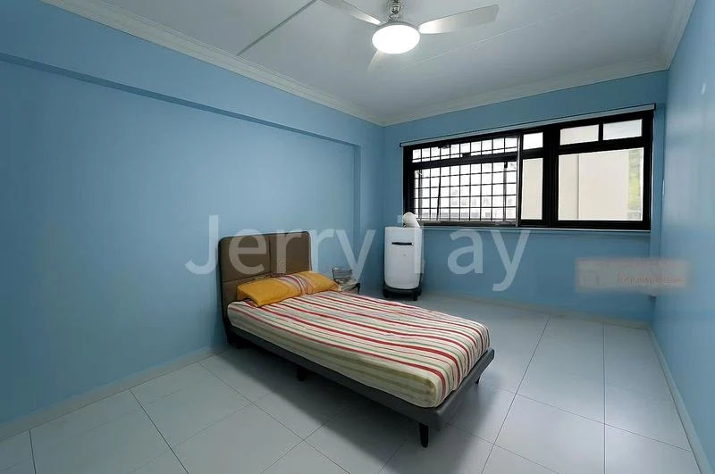 Common Room (HDB) for Rent in  942 Hougang Street 92 - Image 1