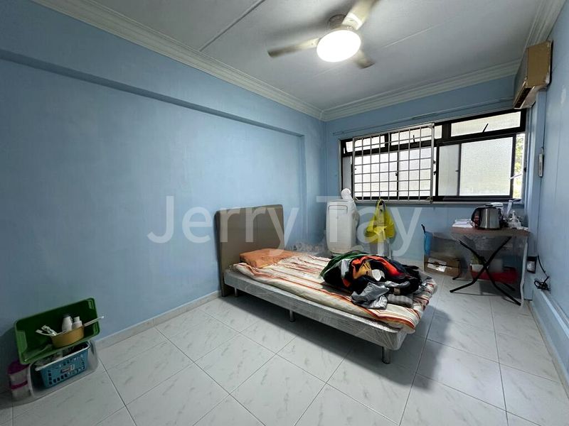 Common Room (HDB) for Rent in  942 Hougang Street 92 - Image 6