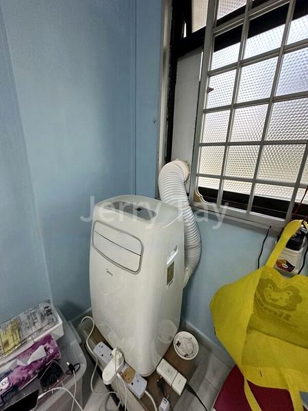 Common Room (HDB) for Rent in  942 Hougang Street 92 - Image 4