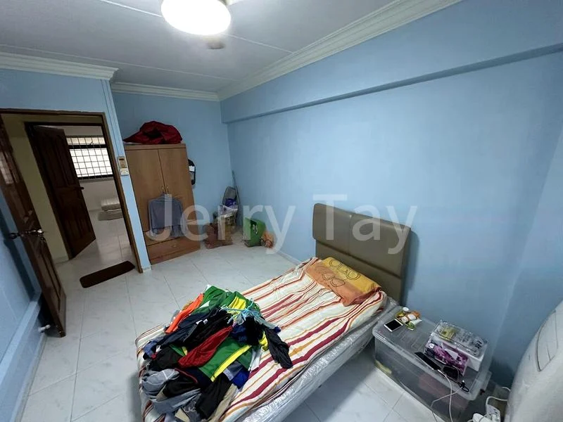 Common Room (HDB) for Rent in  942 Hougang Street 92 - Image 5