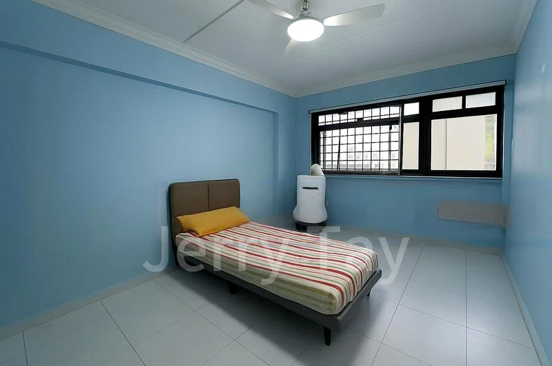 Common Room (HDB) for Rent in  942 Hougang Street 92 - Image 1