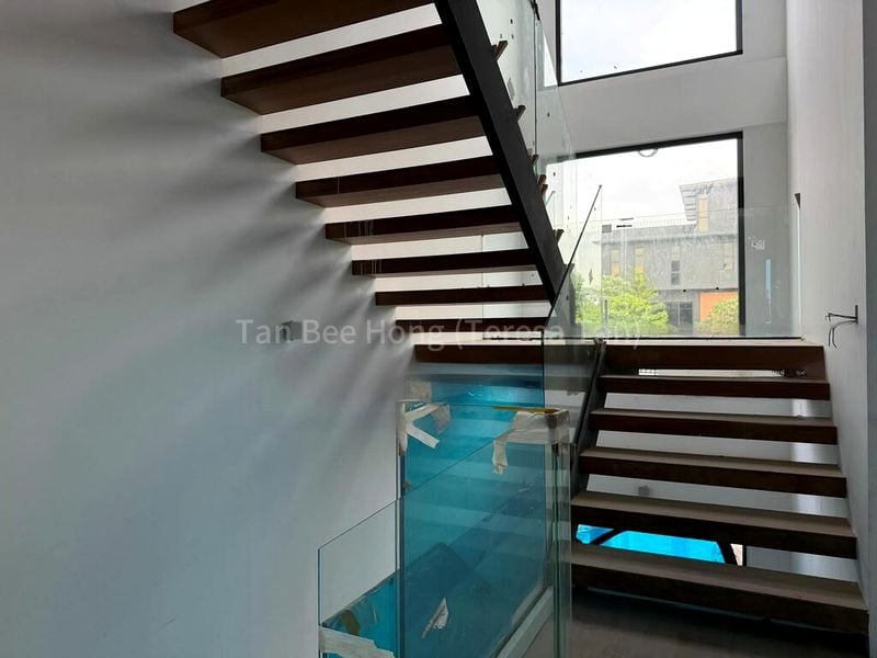 6 Bed Semi-Detached House (Landed) for Sale in  Sims Avenue East - Image 14