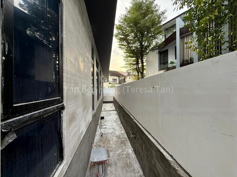 6 Bed Semi-Detached House (Landed) for Sale in  Sims Avenue East - Image 5