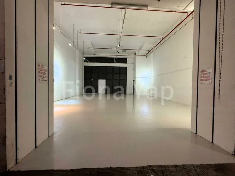 Light Industrial (B1) for Rent: Woodlands Ground Floor Industrial Unit - Image 1