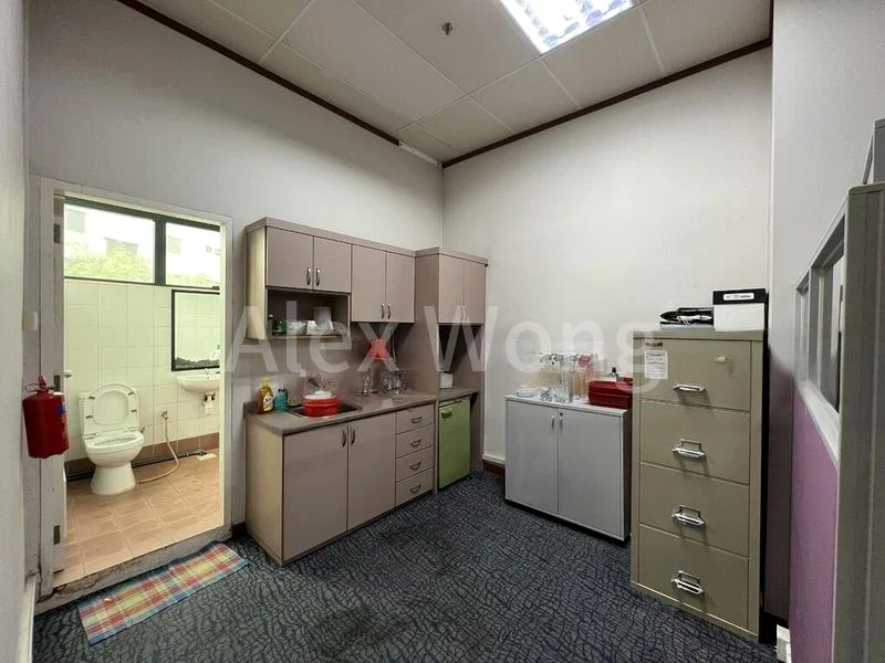 Light Industrial (B1) for Sale: Midview Building - Image 5