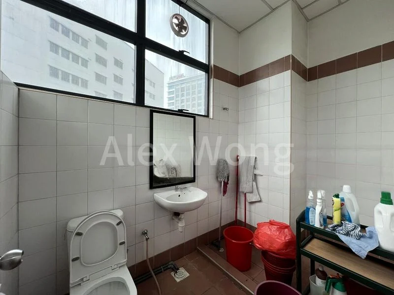 Light Industrial (B1) for Sale: Midview Building - Image 4