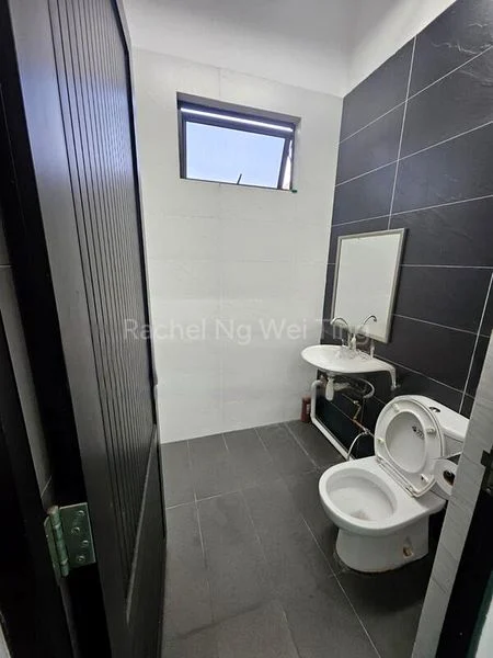 Factory / Workshop (B2) for Sale: Loyang Enterprise Building - Image 1