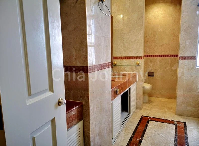 4 Bed Condo for Rent in  Leonie Condotel - Image 17