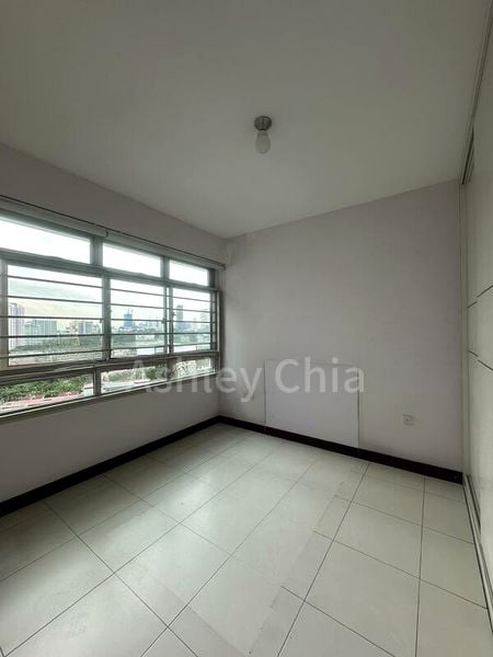 4 Room (4A) HDB for Sale in  126C Kim Tian Road - Image 2