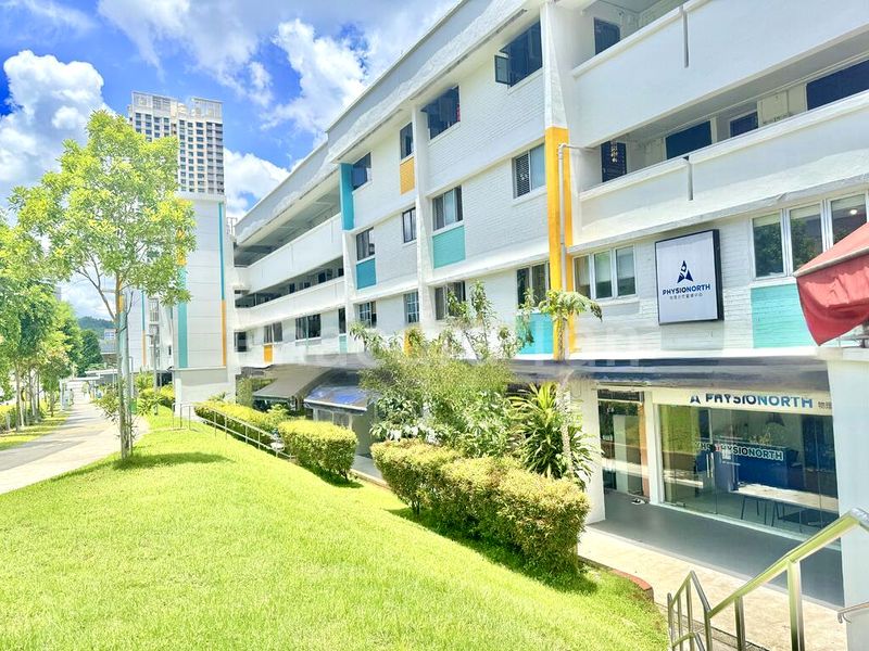 Shop / Shophouse for Rent: 166 Woodlands Half Shop, 3 Minutes from MRT - Image 2