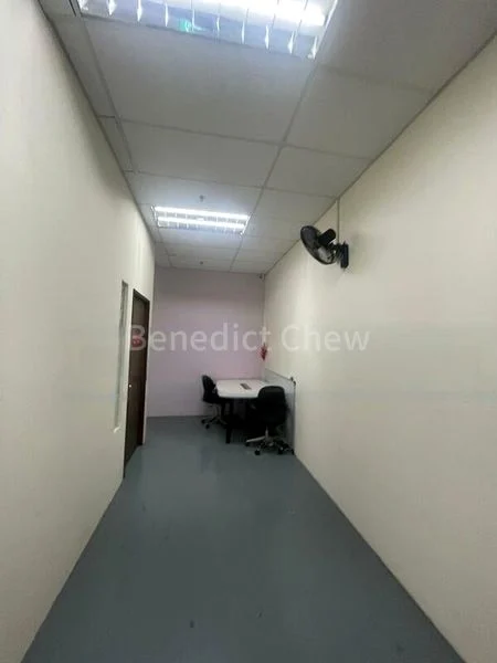 Light Industrial (B1) for Rent: Tradehub 21 - Image 1