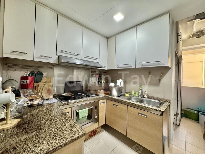 3 Bed Condo for Rent in  Ris Grandeur - Image 2