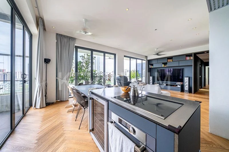 4 Bed Apartment (Condo) for Sale in The Centrio - Image 7