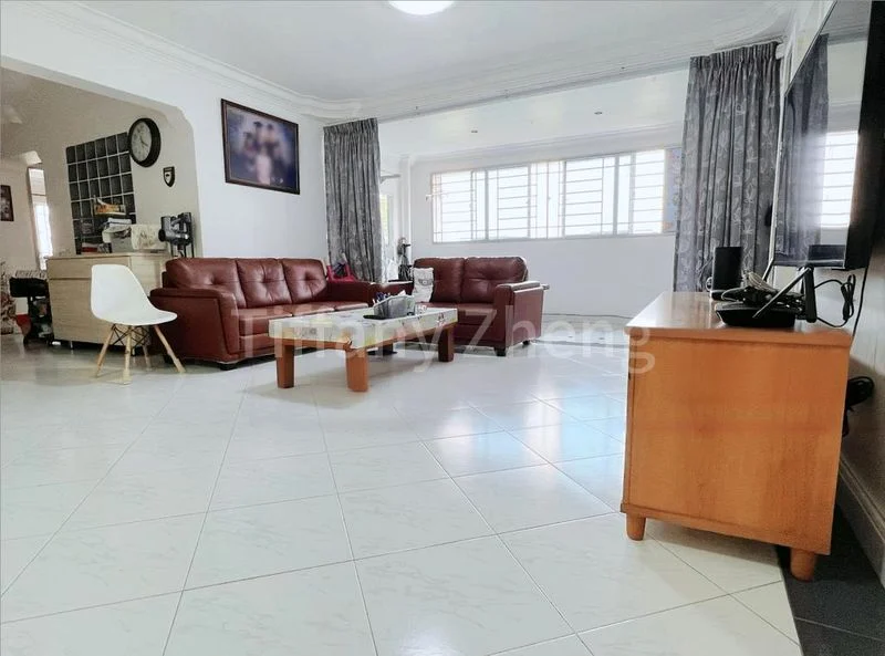 Executive HDB for Sale in  562 Hougang Street 51 - Image 4