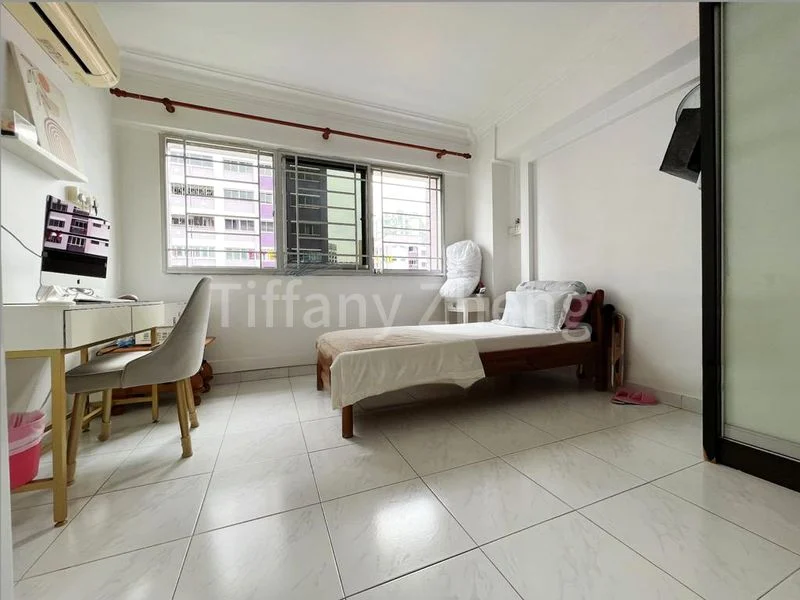 Executive HDB for Sale in  562 Hougang Street 51 - Image 5