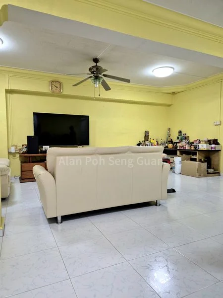 5 Room (5I) HDB for Rent in  124 Pasir Ris Street 11 - Image 1