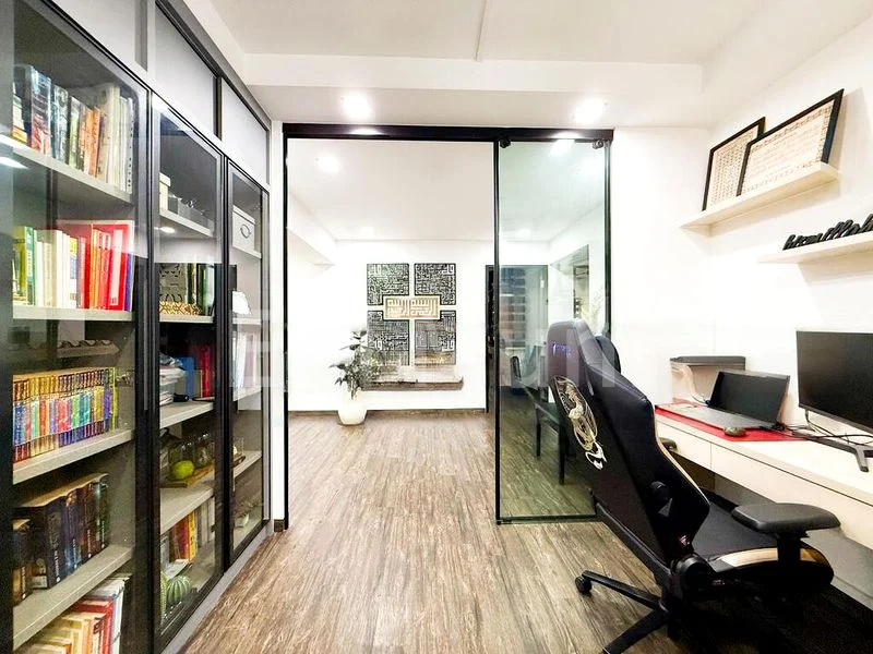 5 Room (5I) HDB for Sale in 304 Canberra Road - Image 10