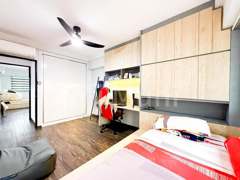 5 Room (5I) HDB for Sale in 304 Canberra Road - Image 2