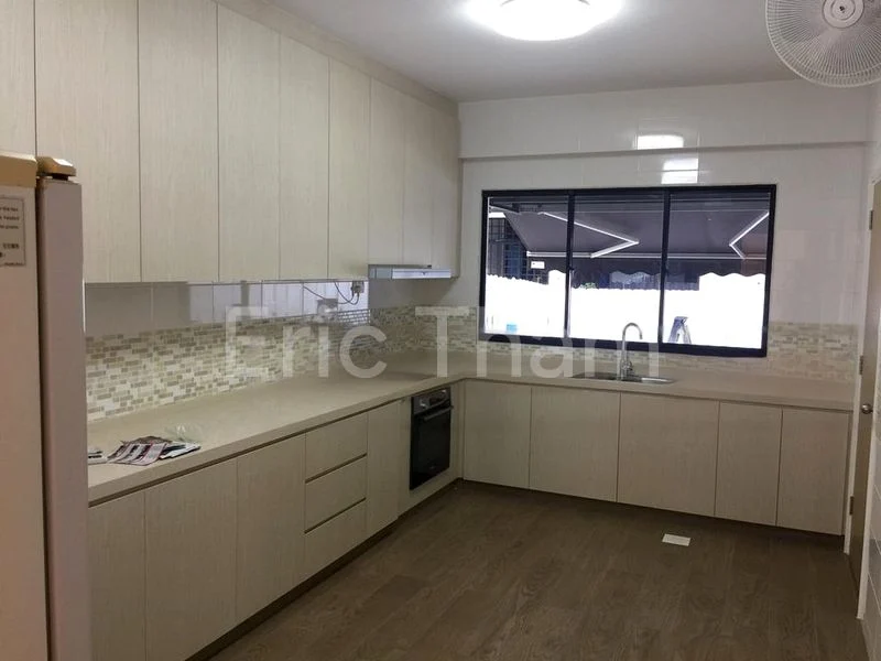 4 Bed Terraced House (Landed) for Rent in  King's Lodge - Image 8