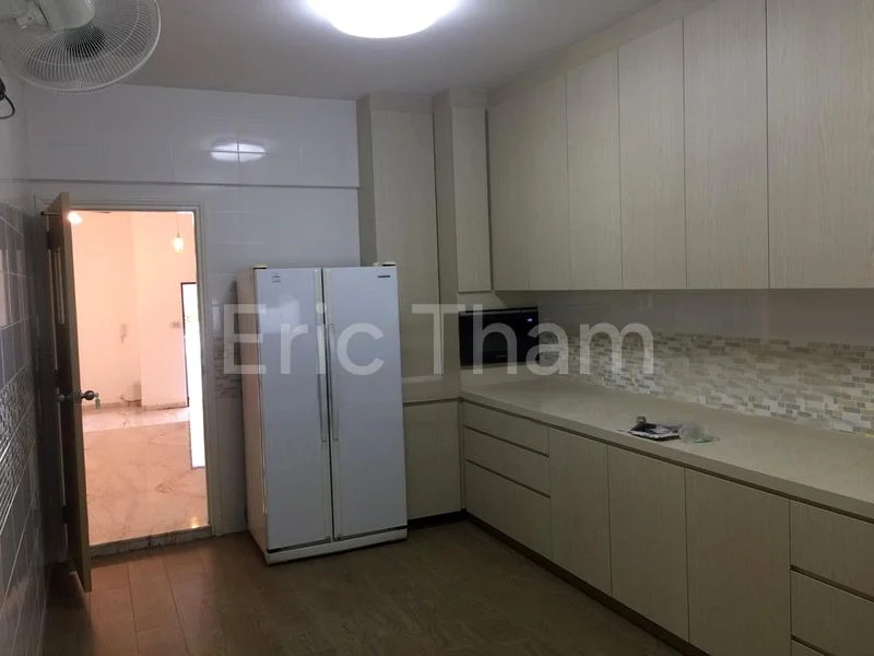 4 Bed Terraced House (Landed) for Rent in  King's Lodge - Image 7