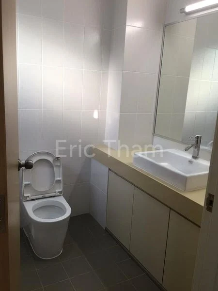 4 Bed Terraced House (Landed) for Rent in  King's Lodge - Image 6