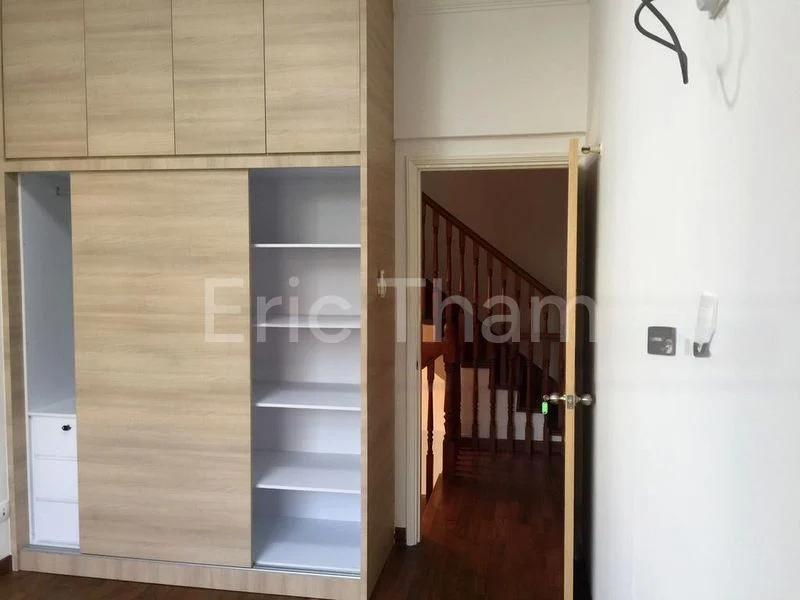 4 Bed Terraced House (Landed) for Rent in  King's Lodge - Image 3