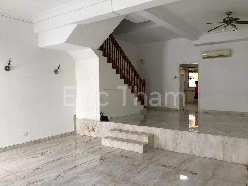 4 Bed Terraced House (Landed) for Rent in  King's Lodge - Image 13